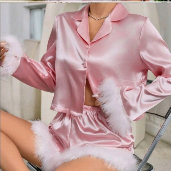 Women's Fashionable Satin Pajamas Set With Plush Trim Design - Picture 5 of 6